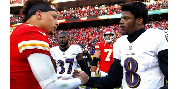 Tanto Patrick Mahome como Lamar Jackson enfrentan situaciones de crisis en la nueva temporada